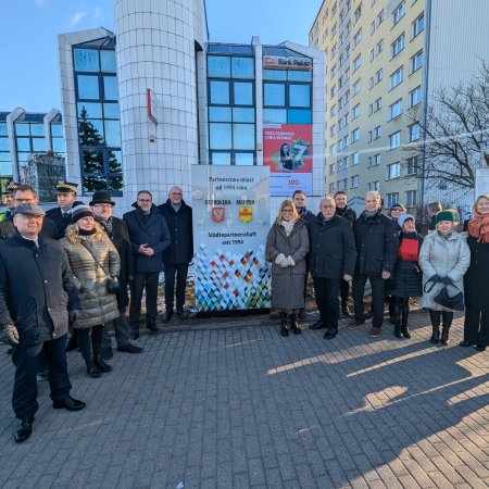 Uroczyste odsłonięcie tablicy pamiątkowej w Ostrołęce [ZDJĘCIA]