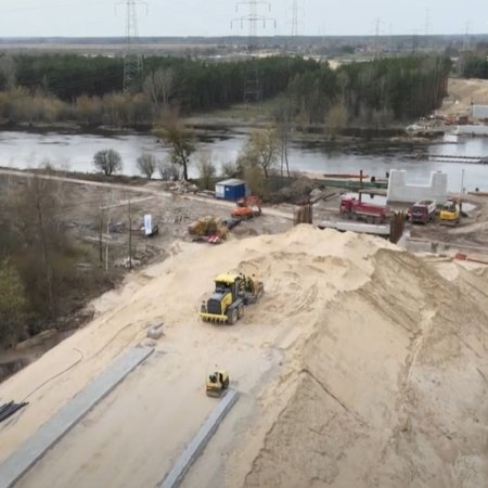 Największa inwestycja w regionie. Zobacz, jak wygląda budowa mostu na Narwi [WIDEO]