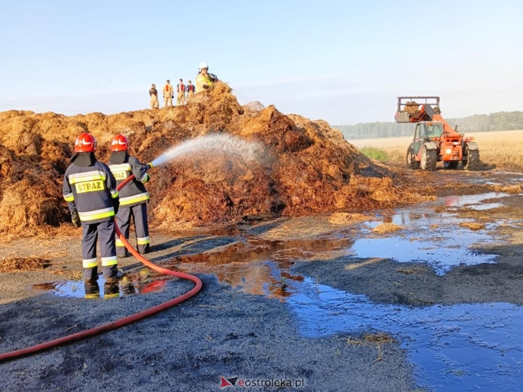 Pożar w gminie Goworowo. Trudna akcja gaśnicza od wczesnych godzin porannych [ZDJĘCIA]