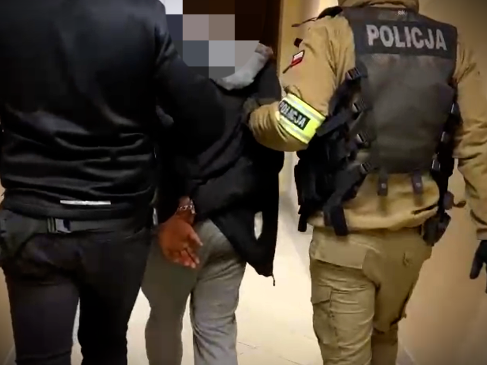 30 zarzutów dla 23-latka. Włamanie i dwa kilogramy narkotyków!