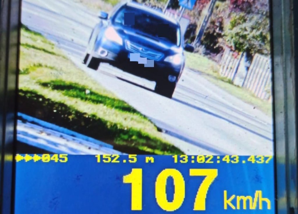 107 km/h w terenie zabudowanym! Kierowca subaru zapłaci za brawurę