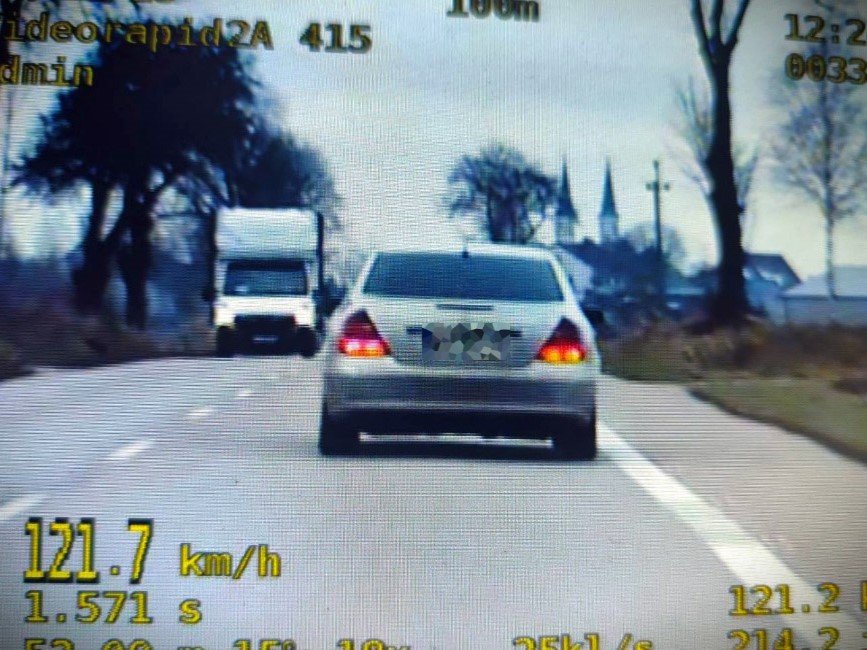 Pędził ponad 120 km/h! To był dopiero początek jego kłopotów. "Jedna z najgorszych decyzji"