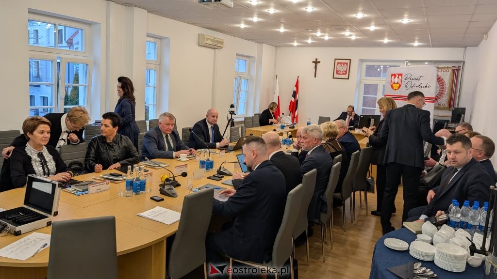 Budżet na 2026 rok i Nagrody Starosty. Ruszyła najważniejsza sesja Rady Powiatu w Ostrołęce [TRANSMISJA]