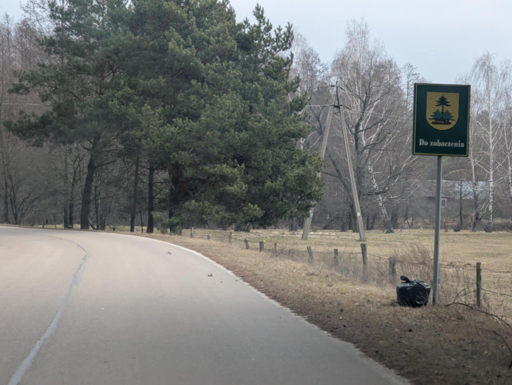 Kierowała się w stronę domu, opuszczając gminę Lelis