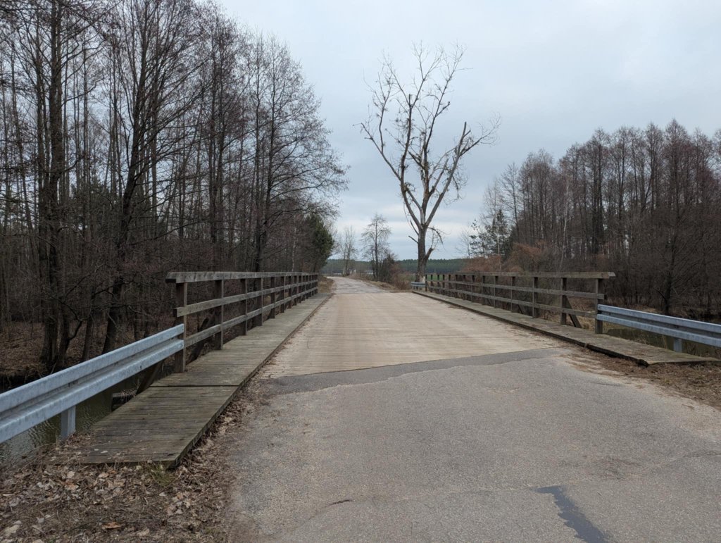 Musiała przejść przez most na Szkwie