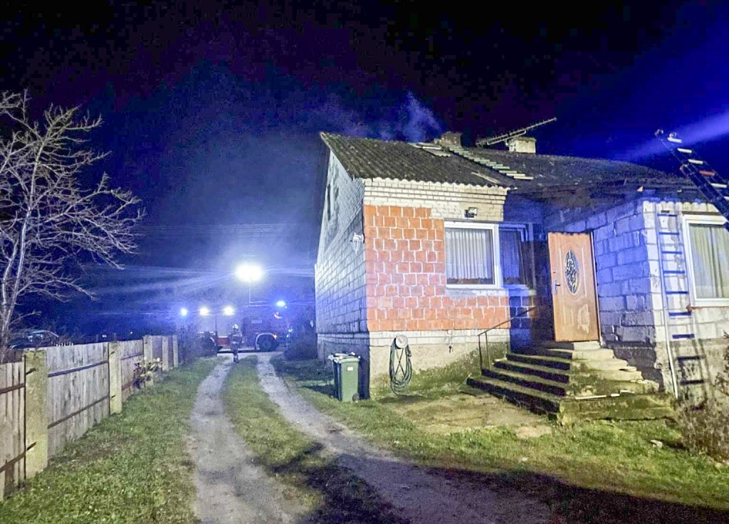Alarm w poniedziałkowy wieczór. Strażacy ruszyli do pożaru