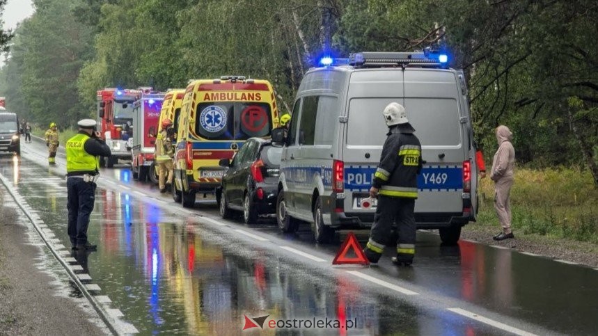 Dachowanie fiata fiorino. Kierowca bez uprawnień ranny w wypadku