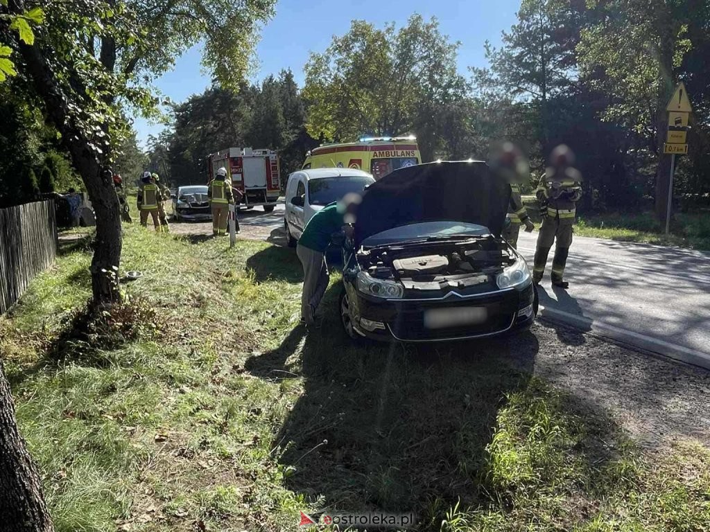 Karambol na DK53. Cztery auta zderzyły się pod Wydmusami [ZDJĘCIA]