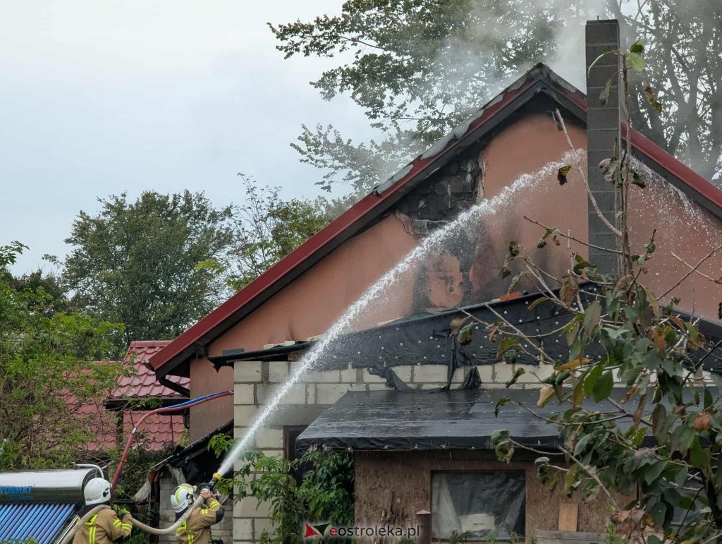 Groźny pożar w Kruszewie. W ogniu stanął budynek mieszkalny [ZDJĘCIA]