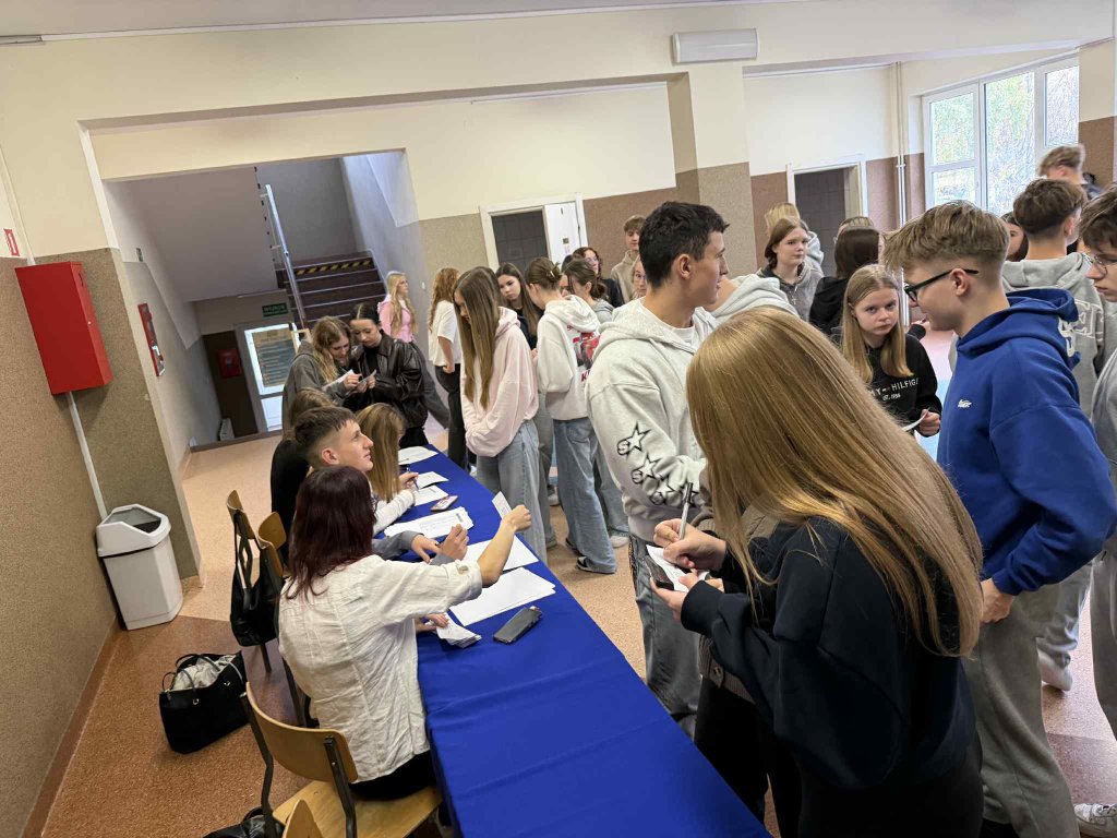 Wybory w III LO w Ostrołęce. Imponująca frekwencja! "Ostateczne starcie"