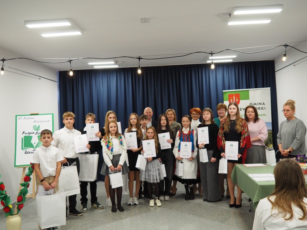 Kurpiowskie talenty zabłysnęły! Eliminacje gminne konkursu recytatorskiego w Olszewie-Borkach! [ZDJĘCIA]