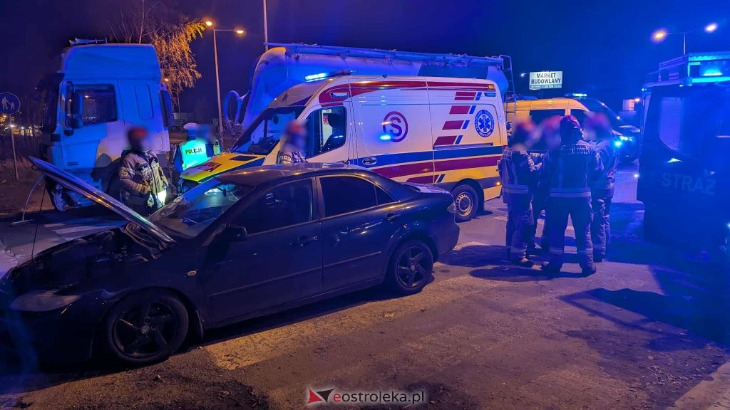 Wypadek na Wojciechowicach: Zderzenie ciężarówki z osobówką na Kołobrzeskiej [ZDJĘCIA]