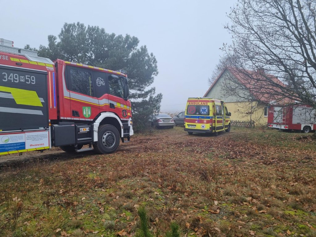 Tragedia w Łączkach (gm. Łyse). Strażacy i medycy walczyli o życie 53-latka. Mężczyzna zmarł