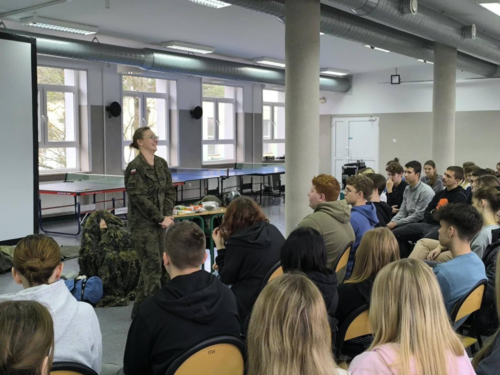 "Czy wiesz, jak reagować w kryzysie?" - żołnierze z wizytą w szkole