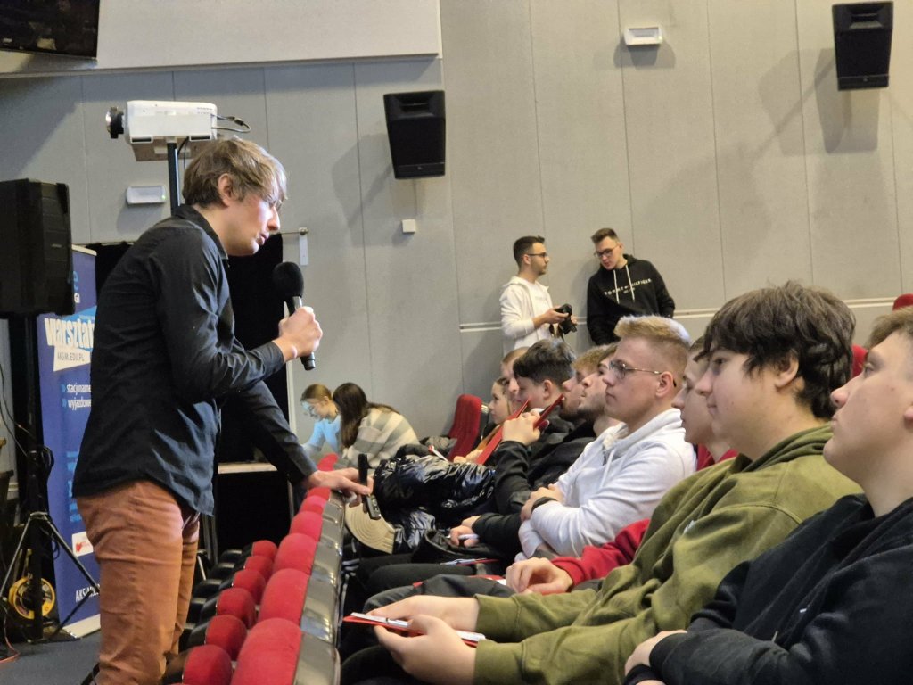 Uczniowie poznali kulisy pracy dziennikarskiej. "Warsztaty Odważnej Młodzieży"