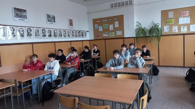 "Szacunek, komunikacja, bezpieczeństwo". Ważne warsztaty profilaktyczne w ZSZ nr 1 w Ostrołęce.