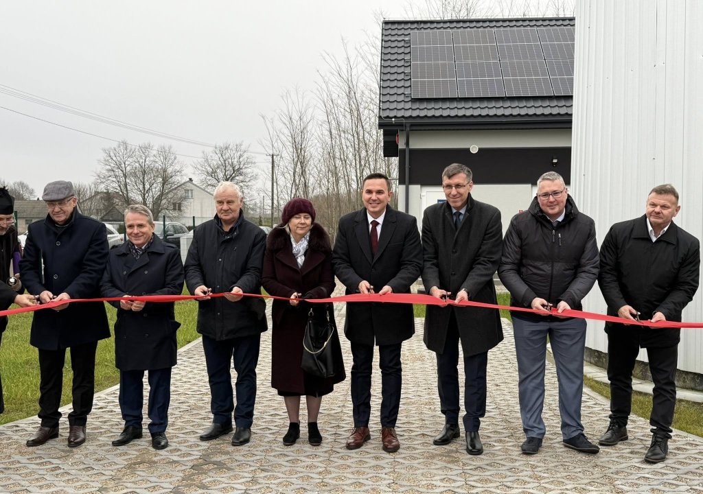 Otwarcie stacji uzdatniania wody i świetlicy wiejskiej. "Bardzo potrzebne inwestycje" [ZDJĘCIA]
