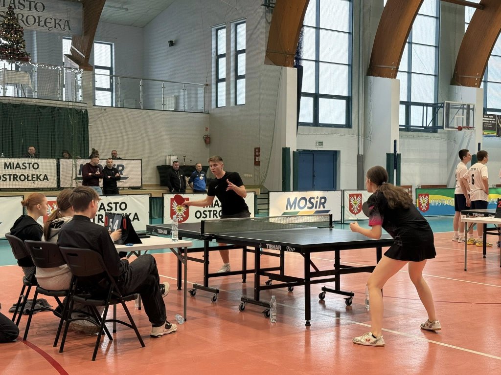 Świątecznego turnieju tenisa stołowego w Ostrołęce za nami! [ZDJĘCIA]
