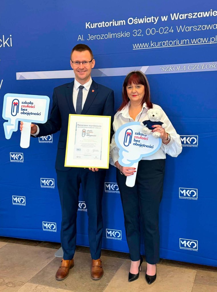 Sukces edukacyjny w Rzekuniu. Nagrody dla szkoły i wójta! [ZDJĘCIA]