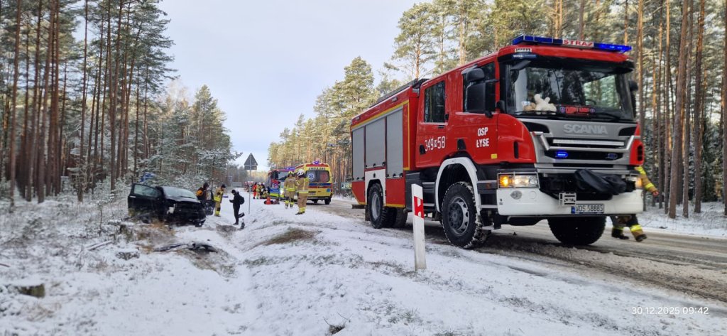 Ślisko, chwila nieuwagi i samochód w rowie! "Stracił panowanie" [ZDJĘCIA]