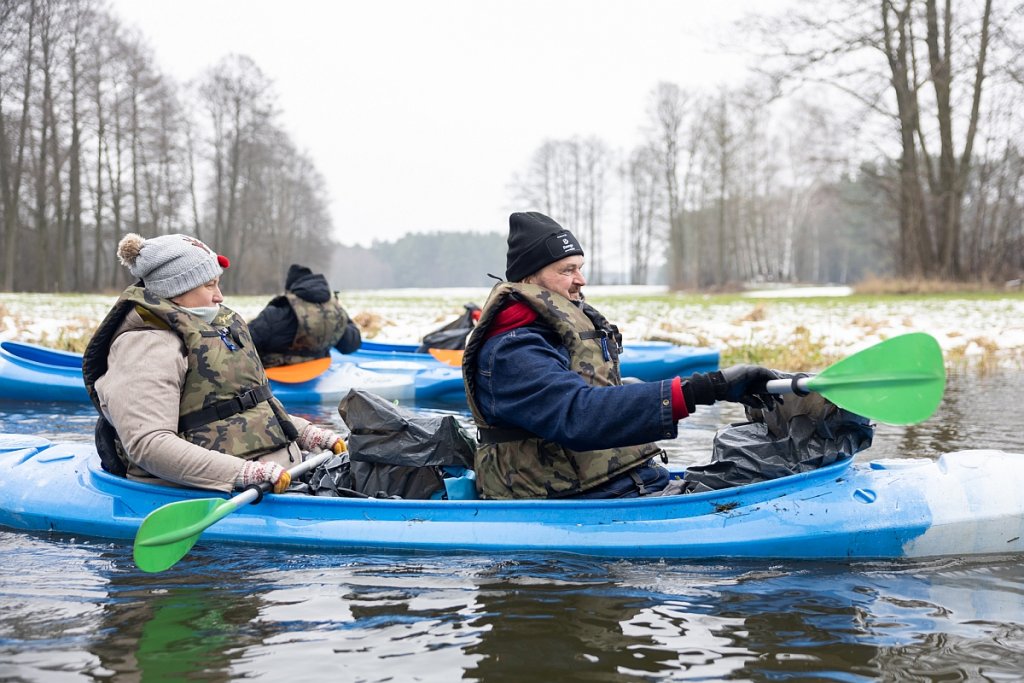 Czysta Omulew: Sukces mimo zimy. Wolontariusze zebrali blisko 1000 litrów odpadów [ZDJĘCIA]