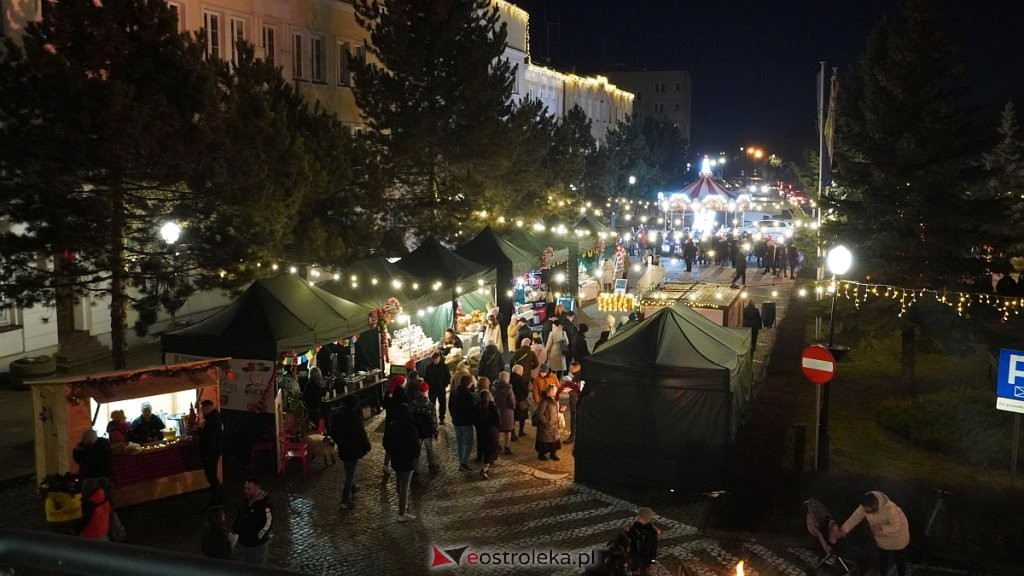 III Kurpiowski Jarmark Bożonarodzeniowy w Ostrołęce: Warsztaty, tłumy i świąteczna magia na Placu Bema [WIDEO, ZDJĘCIA]