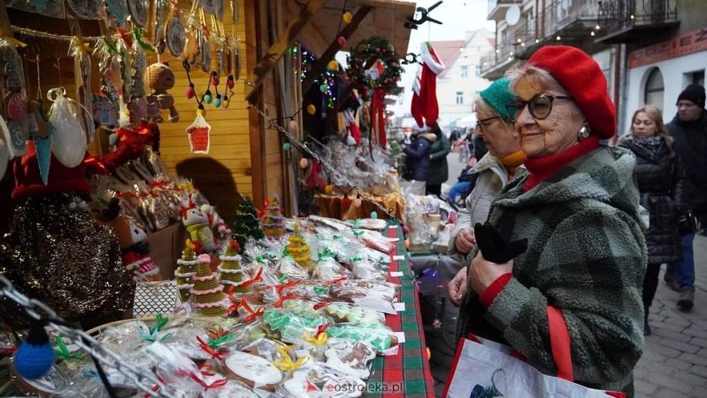 Kurpiowski Jarmark Bożonarodzeniowy 2025 w Ostrołęce. Kiedy pojawi się Mikołaj? [WIDEO, ZDJĘCIA]