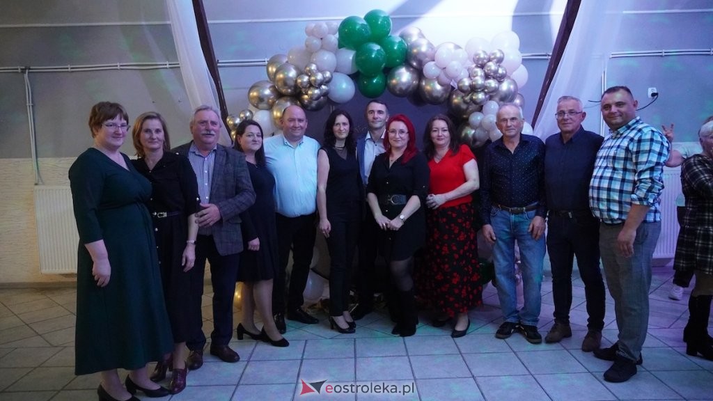 Potańcówka jak za dawnych lat i... sto lat dla wójta Grali! Seniorzy rozgrzali parkiet w Zabielu [ZDJĘCIA, WIDEO]