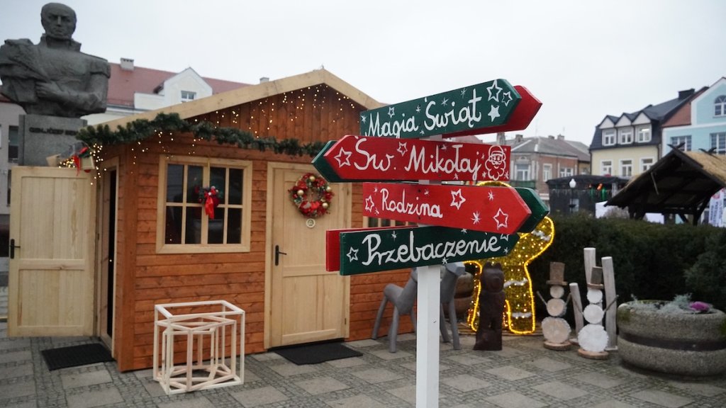 Rozpoczął się III Kurpiowski Jarmark Bożonarodzeniowy w Ostrołęce! Magia świąt opanowała miasto! [ZDJĘCIA, WIDEO]