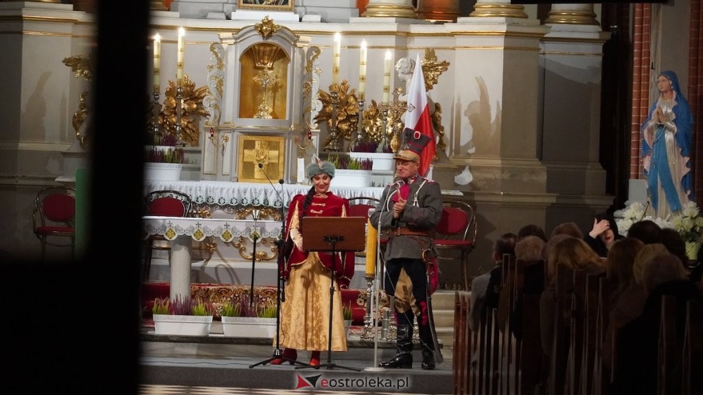 Wspólne śpiewanie i duma narodowa. Rzekuń uczcił 107. rocznicę odzyskania niepodległości [ZDJĘCIA, WIDEO]