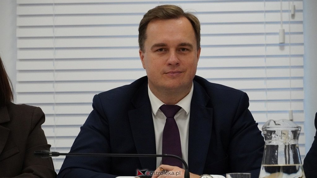 Prezydent Ostrołęki z wyższym wynagrodzeniem. Radni podjęli uchwałę. Padły kwoty!