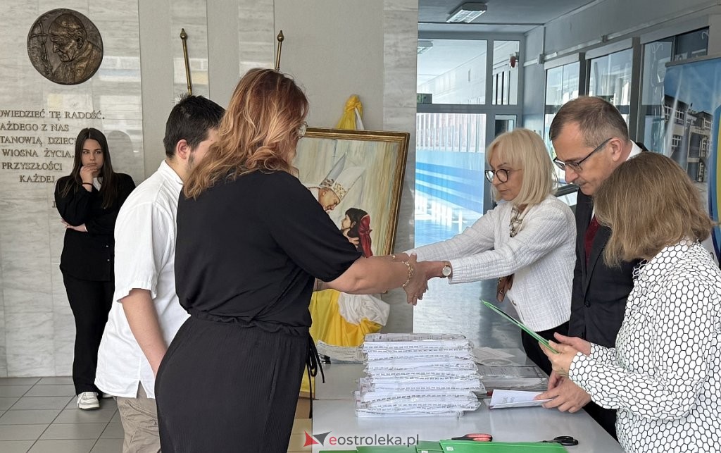 Egzamin ósmoklasisty 2025 za nami – ostatni test z języka obcego [ZDJĘCIA]