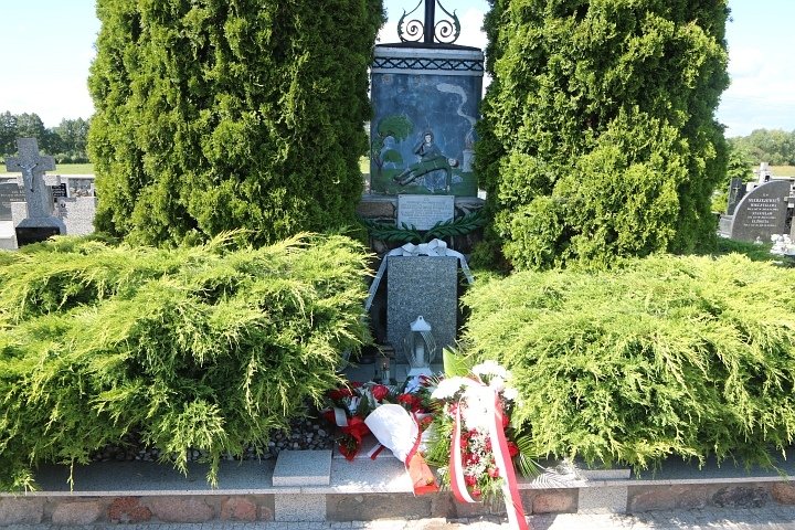 Grób w Rzekuniu dziś