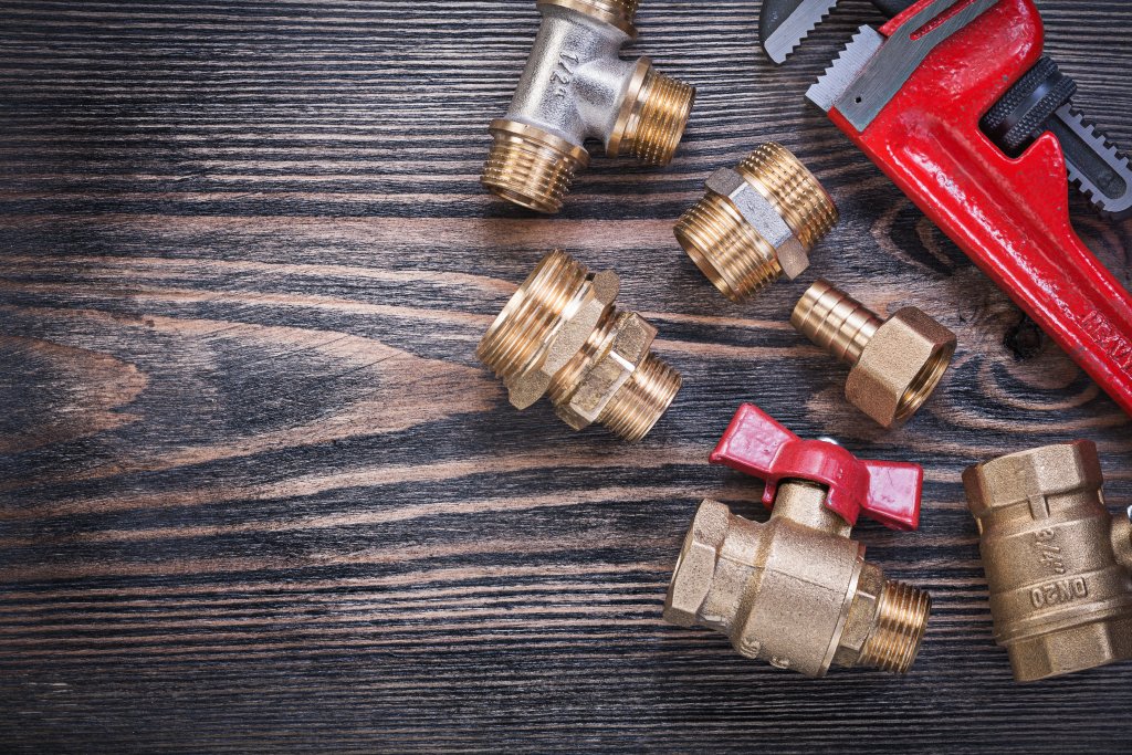 Jak prawidłowo dokręcać złączki PE i gdzie je kupić?