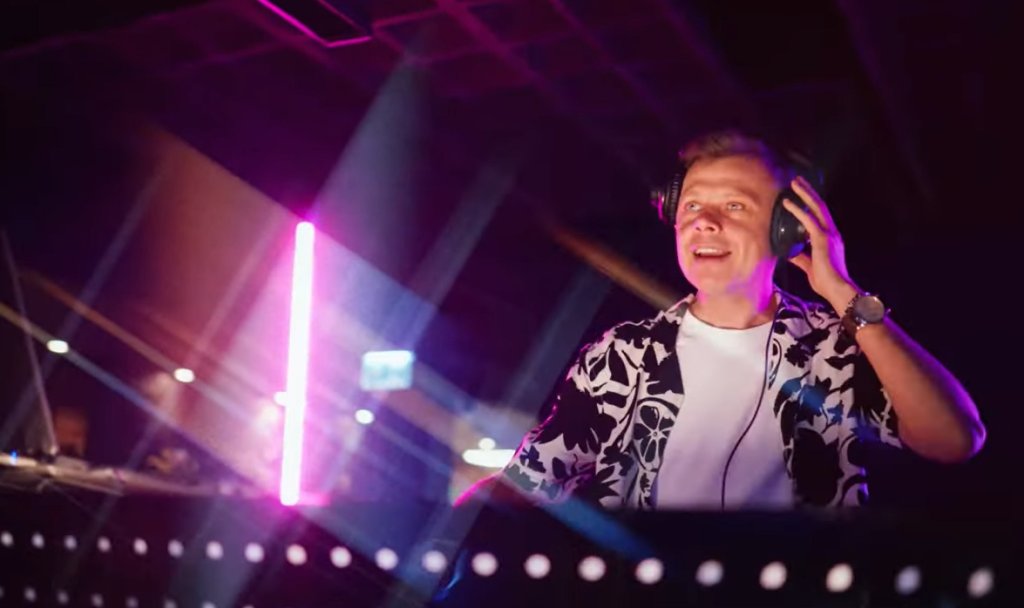 "Labu dibu" to będzie szlagier lata? Jacek Gwiazda wypuszcza wakacyjny hit disco polo [WIDEO]