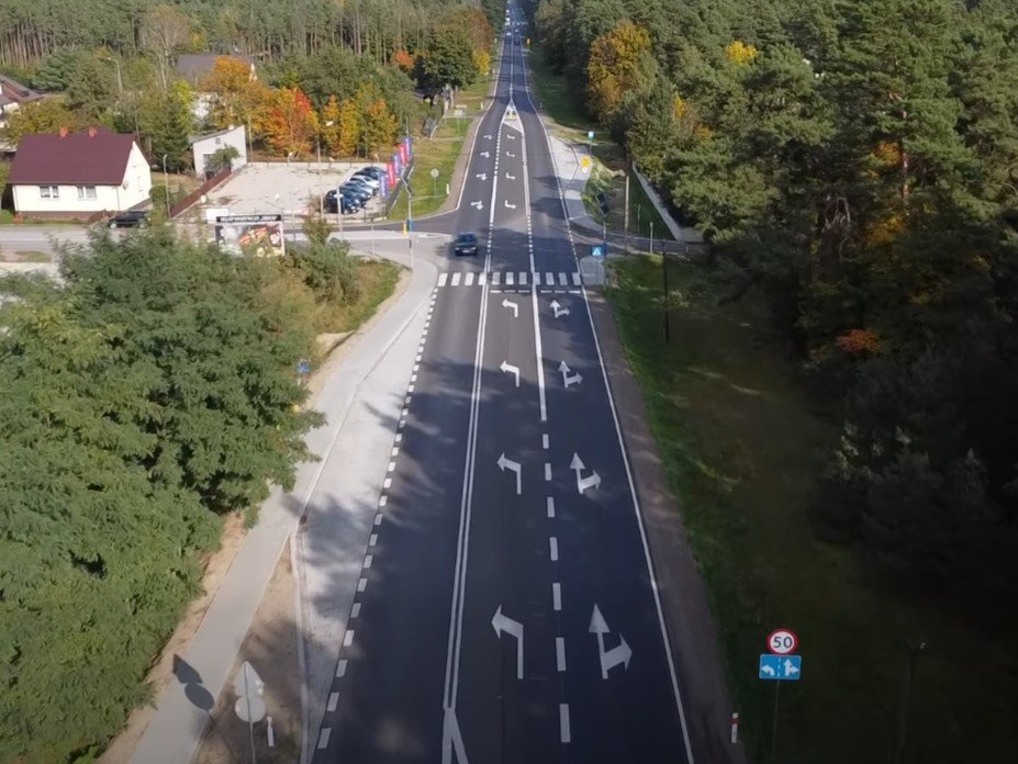 Koniec remontu na trasie Ostrołęka – Łomża. Droga 760 jest bezpieczniejsza i komfortowa. Skorzystali mieszkańcy i kierowcy [WIDEO]