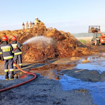 Pożar w gminie Goworowo. Trudna akcja gaśnicza od wczesnych godzin porannych [ZDJĘCIA]
