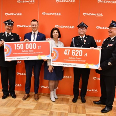 Bezpieczeństwo priorytetem: nowy wóz dla OSP Borawe i doposażenie strażaków z gminy Czarnia