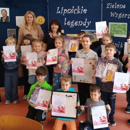 Legendy ożyły w SP Lipniki. Uczniowie odkrywają tajemnice Kurpiowszczyzny i dzieła Janiny Krzyżewskiej [ZDJĘCIA]