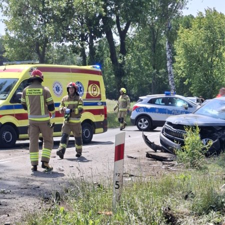 Wypadek w Zalesiu. Do szpitala trafiły cztery osoby [ZDJĘCIA]