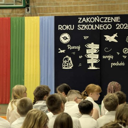 Oficjalnie są już wakacje! Tysiące uczniów świętuje koniec roku szkolnego