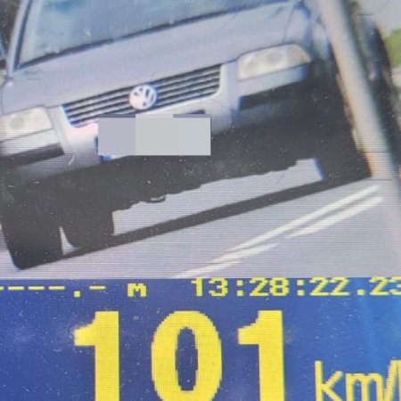 Stracił prawo jazdy za nadmierną prędkość – kolejna skuteczna interwencja ostrołęckiej policji