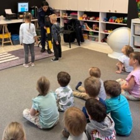 Ostrołęccy policjanci uczą najmłodszych zasad bezpieczeństwa!