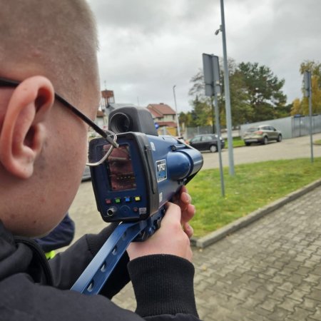 Od ławki szkolnej do radiowozu: Ostrołęccy policjanci pokazują młodzieży realia swojej służby! [ZDJĘCIA]