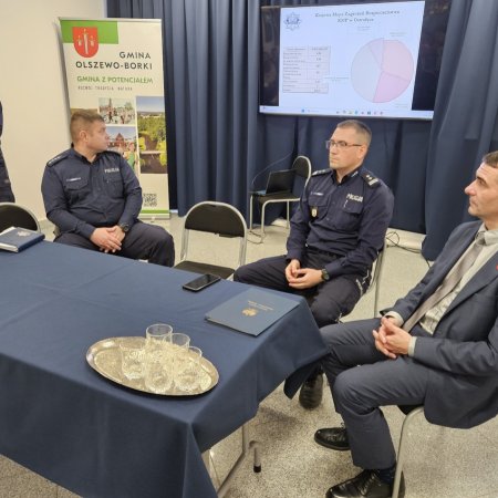Debata z policją w Olszewie-Borkach. O cyberbezpieczeństwie i nie tylko [ZDJĘCIA]