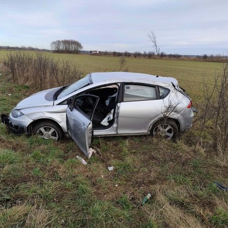Auto dachowało na łuku drogi. 18-latka zabrana do szpitala [ZDJĘCIA]