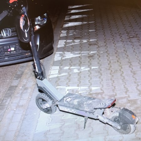 Groźny wypadek z udziałem dziecka. 12-latek na hulajnodze zderzył się z samochodem