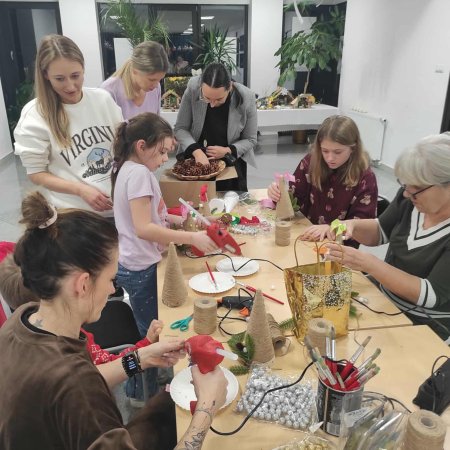 Piękne ozdoby na warsztatach bożonarodzeniowych w GOK w Olszewie-Borkach [ZDJĘCIA]