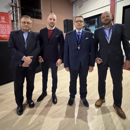 Wicestarosta ostrołęcki na kongresie "TAK dla CPK" - region walczy o dobrą kolej