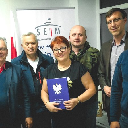 PiS w Ostrołęce świętuje nieoczekiwany sukces. Pierwszy od 6,5 roku